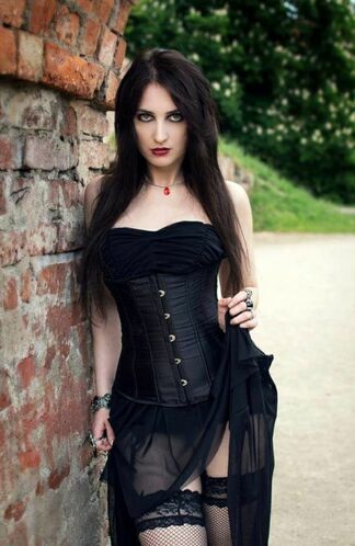 wonderful gothic gal